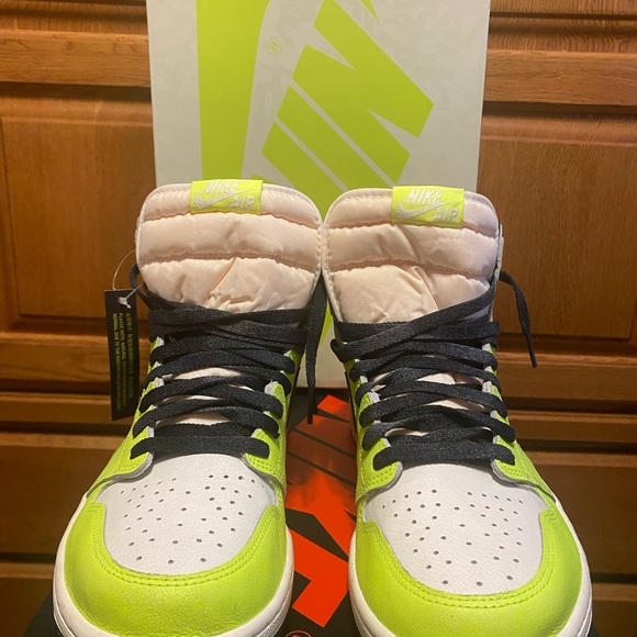 Air Jordan 1 Retro High OG 555088 702 Volt/ Black Sail Size 13